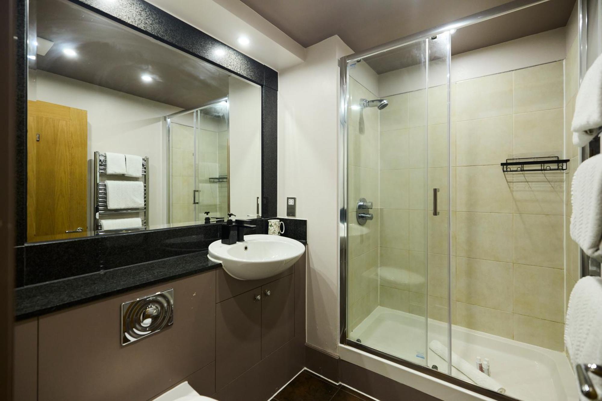 The Vauxhall Hideout - Comfy 2Bdr Flat With Balcony 伦敦 外观 照片